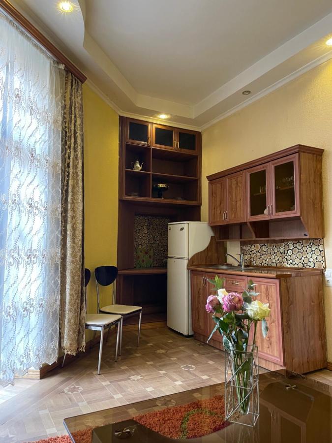 Cozy Apartment On Republic Square Γιερεβάν Εξωτερικό φωτογραφία